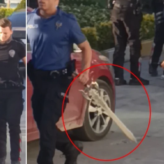 Kastamonu Belediyesi önünde silahlı kılıçlı dehşet: Saldırgan teslim oldu