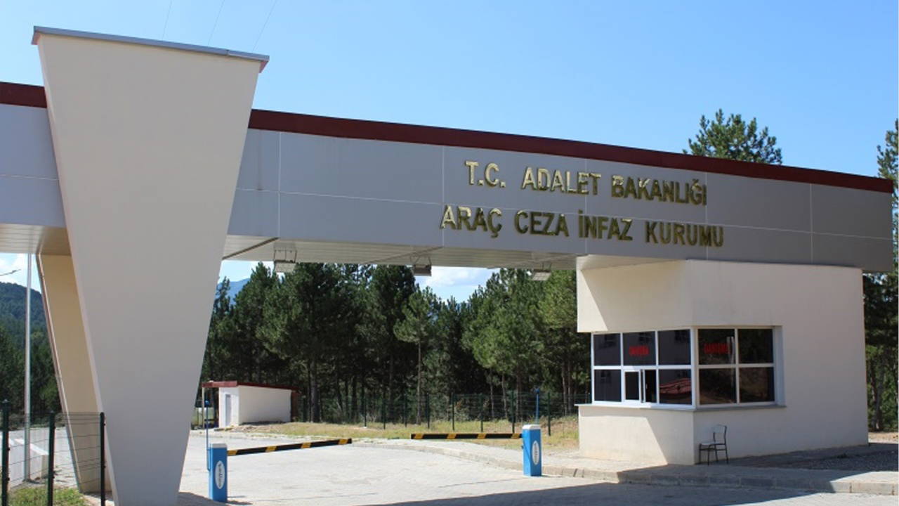 Kastamonu'da Cezaevinde Zehirlenme: 118 Hükümlü ve 2 Personel Hastaneye Kaldırıldı