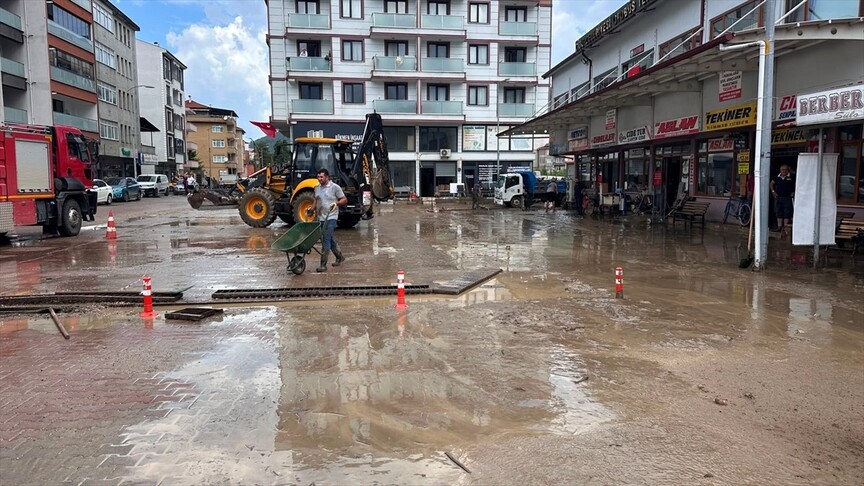 Kastamonu Cide'de su baskını: Zemin katlar boşaltıldı