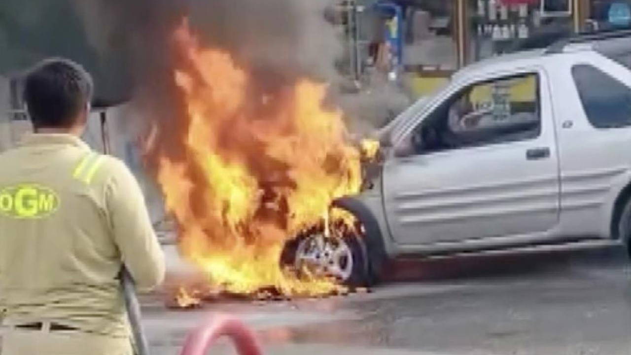 Kastamonu'da yılların birikimiyle alınan cip alev alev yandı
