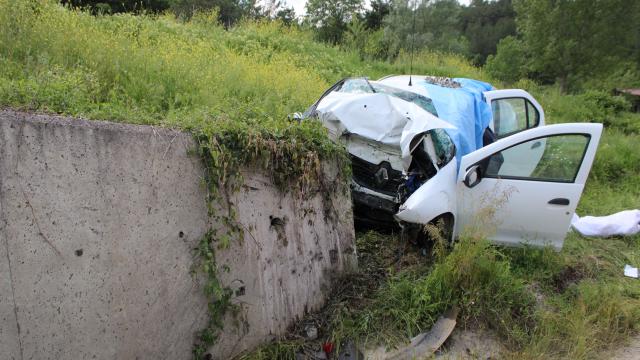 Kastamonu'da İstinat Duvarına Çarpan Otomobilde 3 Kişi Hayatını Kaybetti