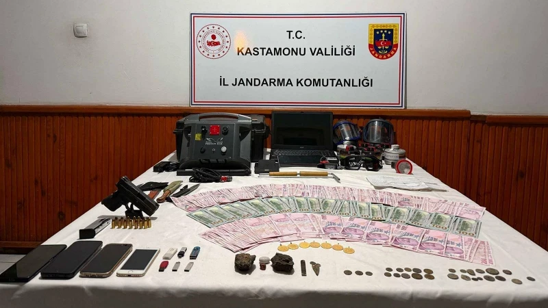 Kastamonu'da büyük kaçakçılık operasyonu: 13 gözaltı