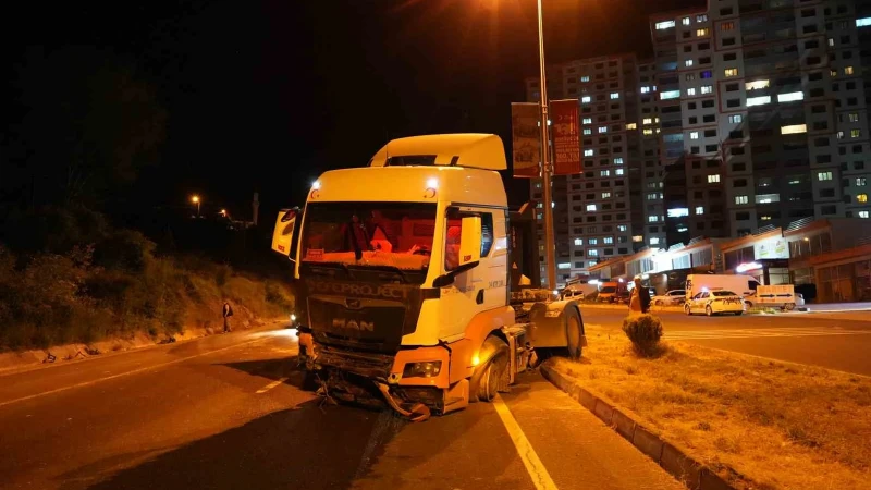 Kastamonu'da Maden Yüklü Tırın Lastiği Patladı: 1 Yaralı