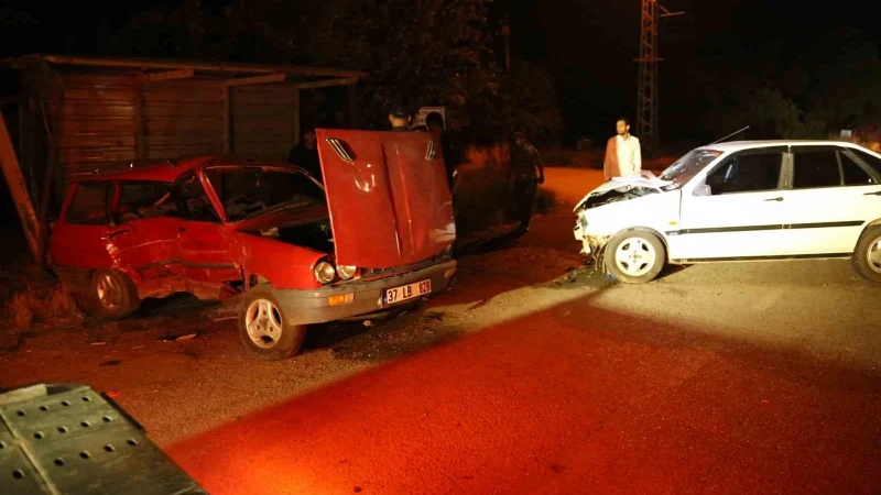 Kastamonu’da İki Otomobil Çarpıştı: 4’ü Çocuk 8 Yaralı