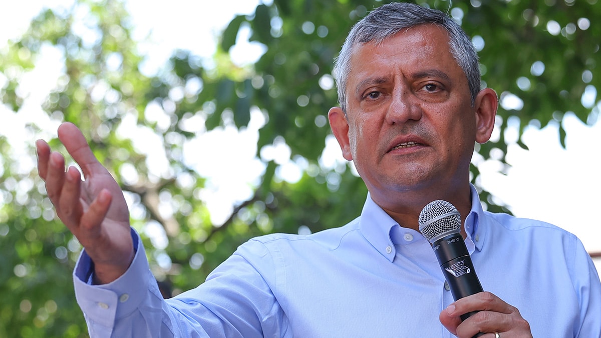 Kastamonu'da vatandaşlarla buluşan Özel: 'CHP iktidara hazırlanıyor