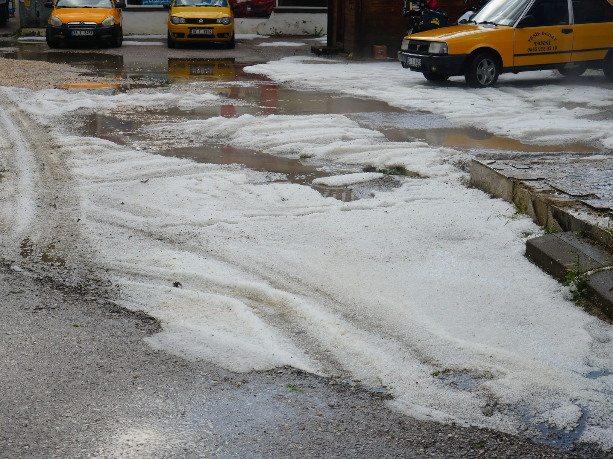 Kastamonu'da sağanak ve dolu felaketi: Evler, iş yerleri sular altında