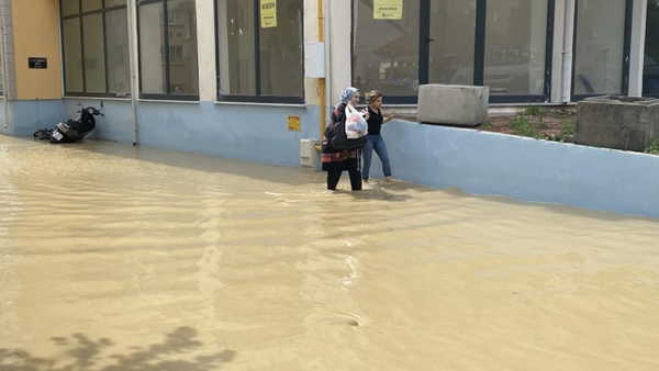 Kastamonu'da sağanak felaketi: 12 kişi tahliye edildi, 6 köy yolu ulaşıma kapandı
