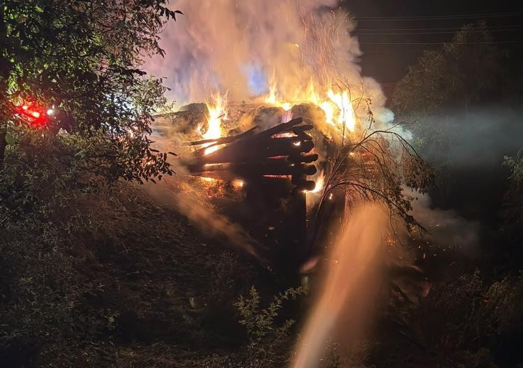 Kastamonu'da Samanlık Yangını: 1200 Balya Küle Döndü