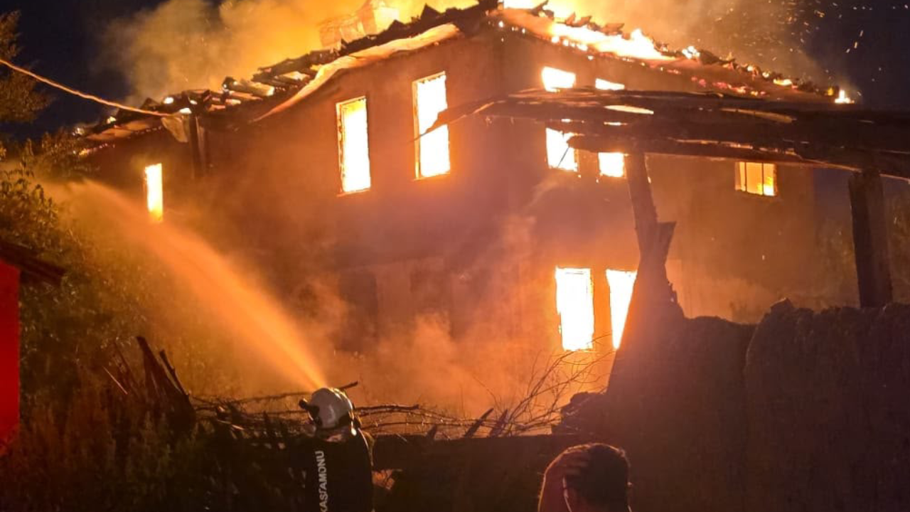 Kastamonu'da Engelli Vatandaşın Evi Yangında Kül Oldu