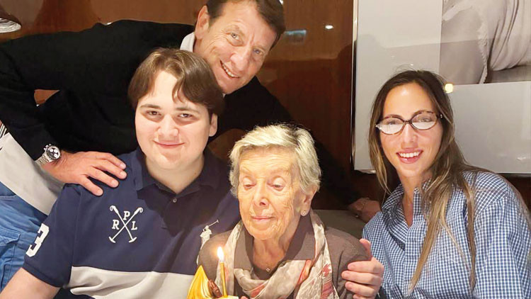 Kaya Çilingiroğlu'ndan Duygusal Aile Kutlaması