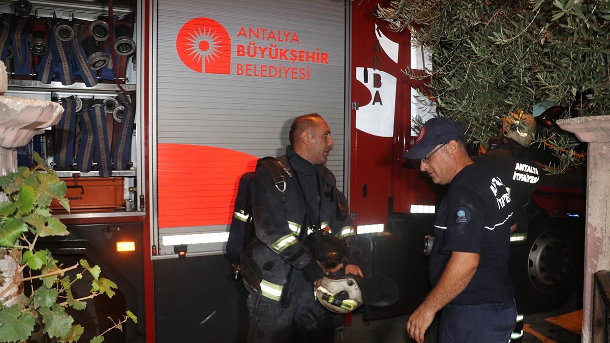 Kayıp gencin evinde yangın; komşular müdahale etti
