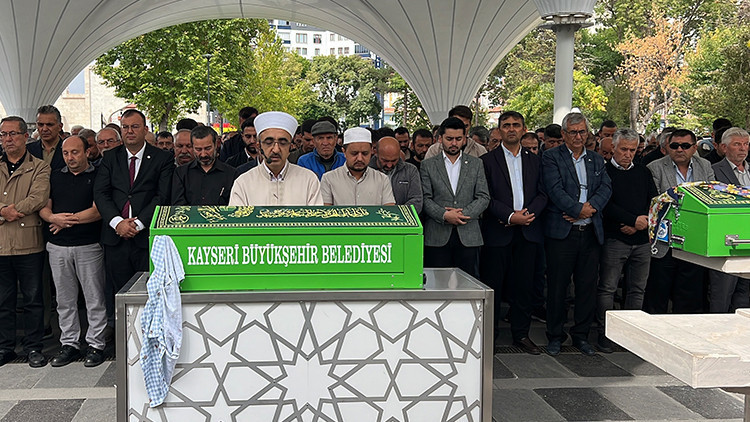 Kayseri'de 3 yaşındaki Kaan Şen, babasının kucağındayken üzerine düşen kaya parçasıyla hayatını kaybetti