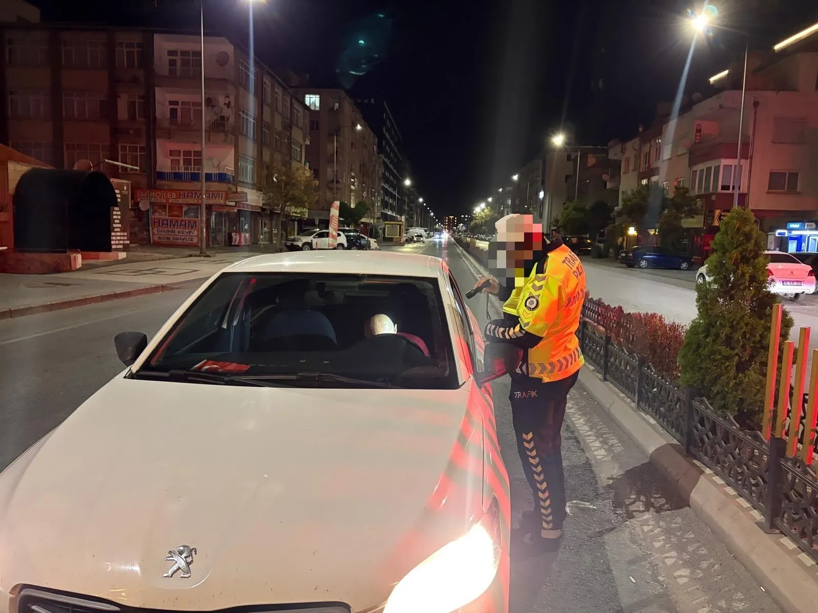 Kayseri'de Alkollü Sürücü Yol Ortasında Uyuyakaldı