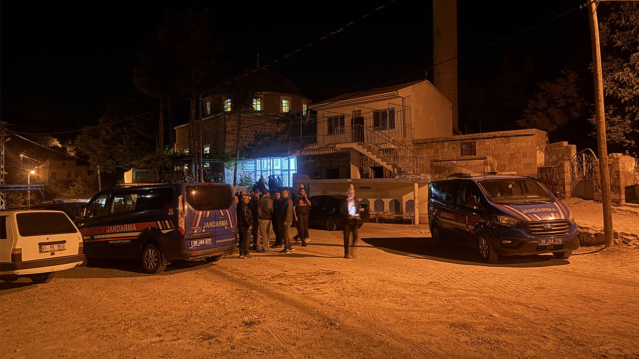 Kayseri Cami Avlusunda Kanlı Saldırı: İki Kişi Hayatını Kaybetti