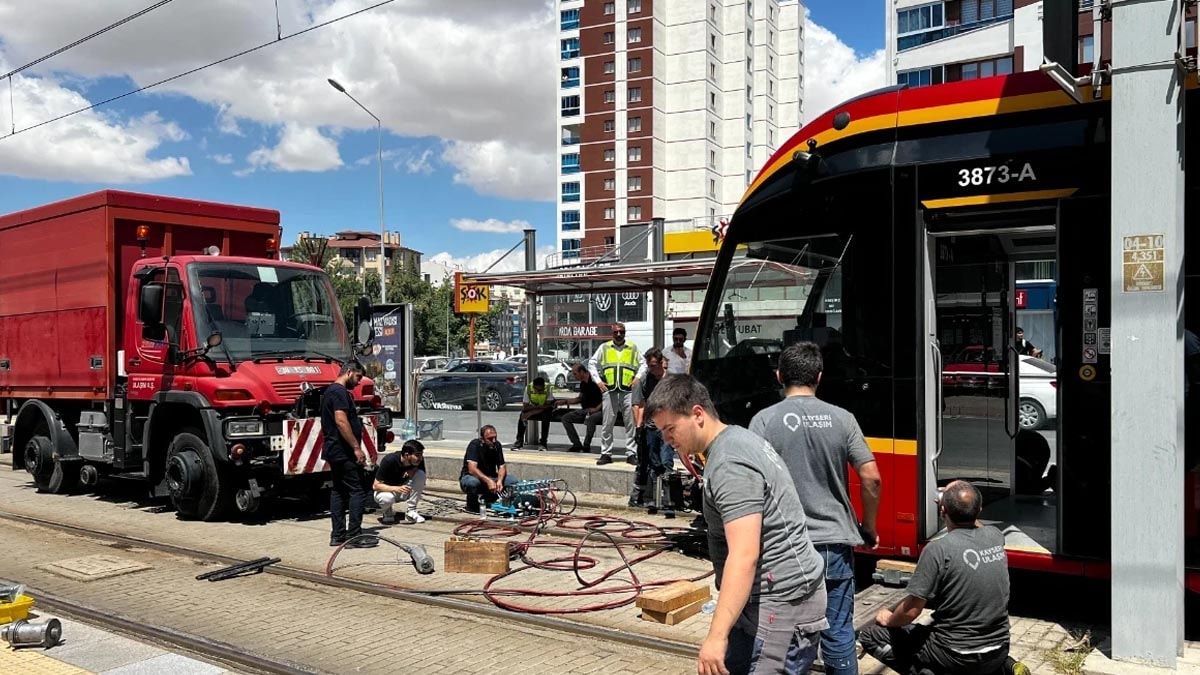 Kayseri'de Genç Kadın Tramvayın Altında Kaldı: Feci Kaza