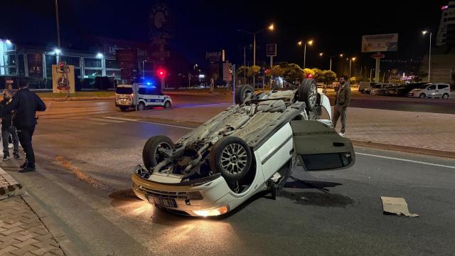 Kayseri'de Kamyonla Çarpışan Otomobil Takla Attı