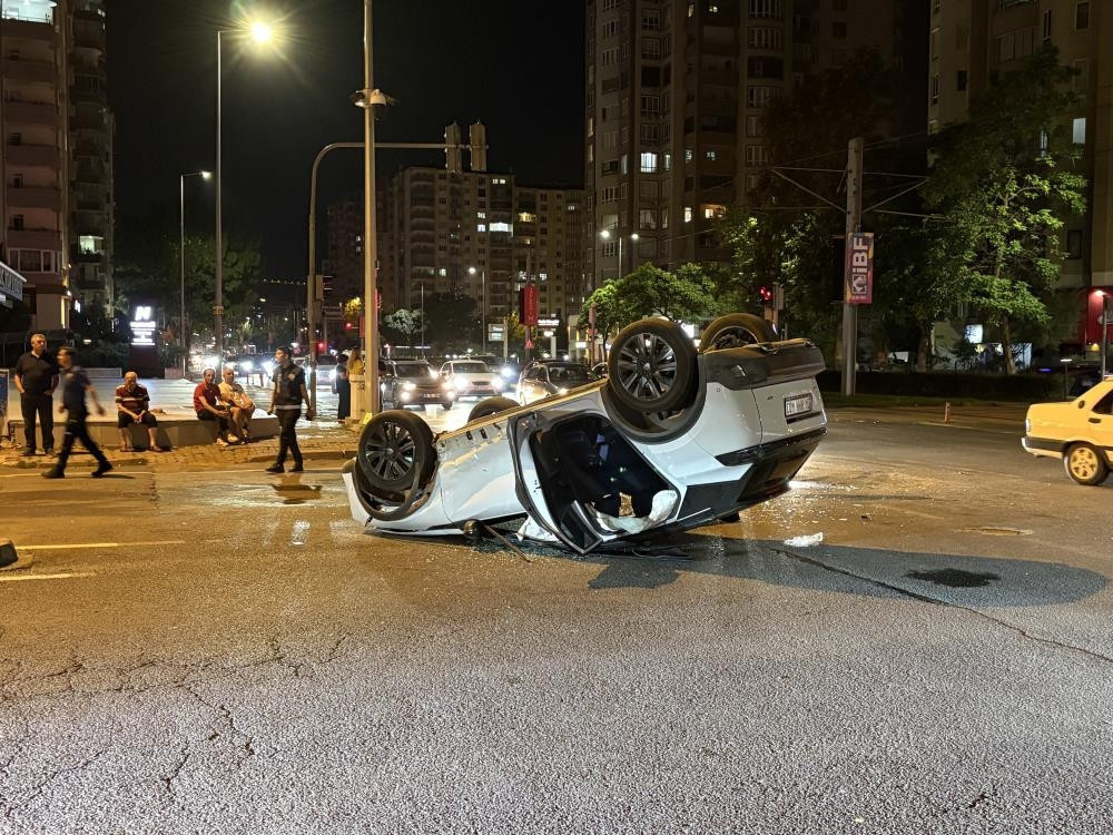 Kayseri'de Kaza: Otomobille Çarpışan SUV Takla Attı