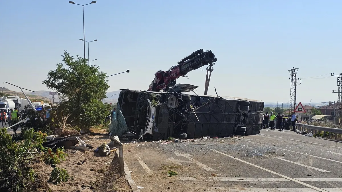 Kayseri'de Otobüs Devrildi: 1 Ölü, 24 Yaralı