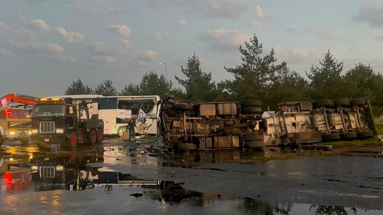 Kayseri'de Otobüs ile Tanker Çarpıştı: 35 Yaralı