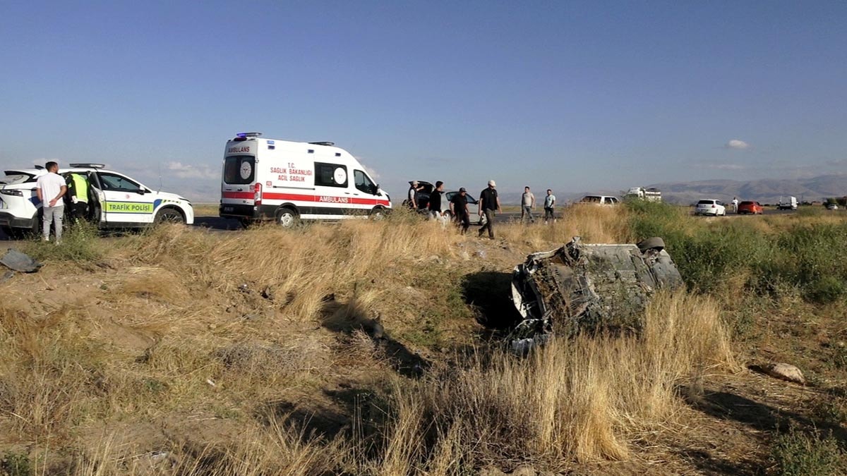 Kayseri'de otomobil şarampole devrildi: 3 yaralı