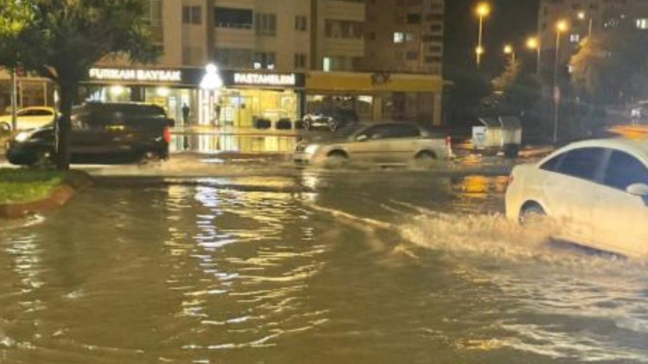 Kayseri'de Sağanak Hayatı Olumsuz Etkiledi, Yollar Göle Döndü