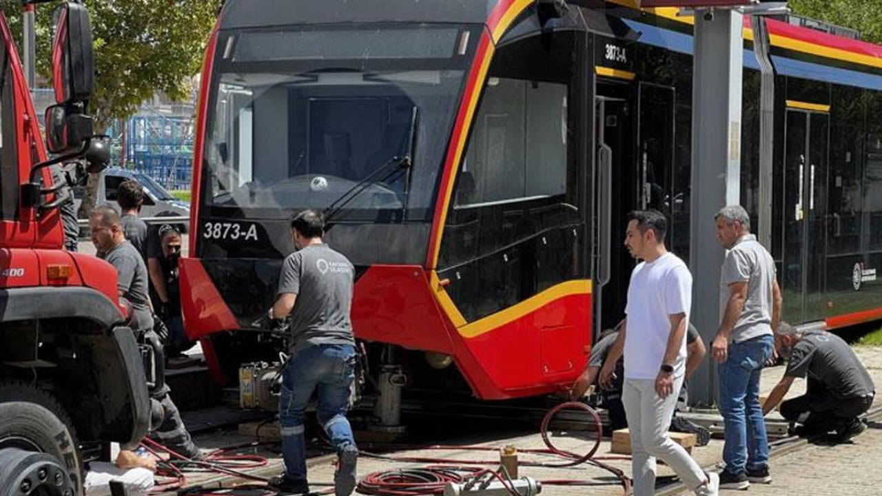 Kayseri'de Tramvay Kazası: 24 Yaşındaki Kadın Hayatını Kaybetti