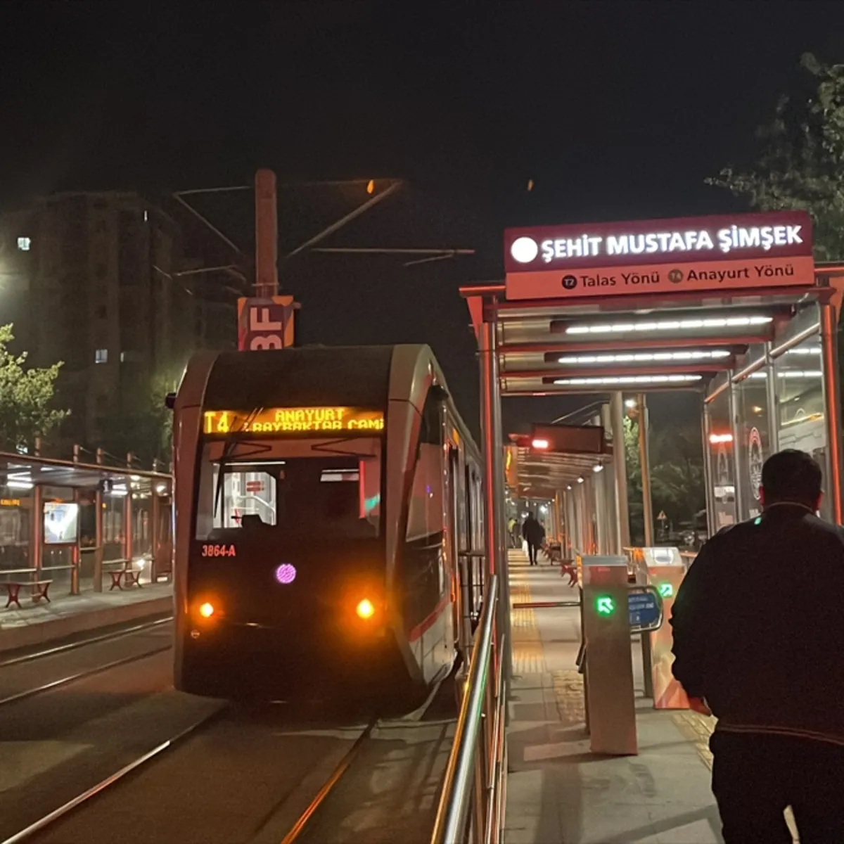 Kayseri'de tramvay kazası: 68 yaşındaki yaya ağır yaralandı