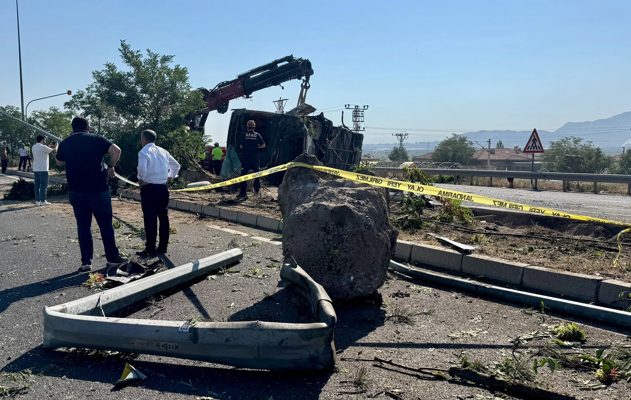 Kayseri'de Yolcu Otobüsü Devrildi: 20 Yaralı