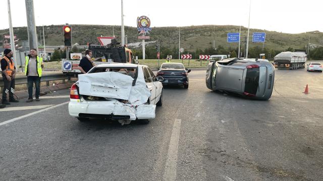Kayseri'de 4 araç birbirine girdi: 4 yaralı