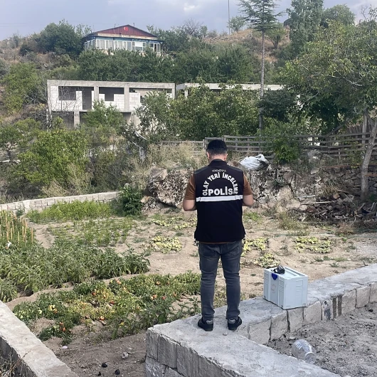 Kayseri'de 3 Yaşındaki Çocuk Üzerine Taş Düşerek Hayatını Kaybetti