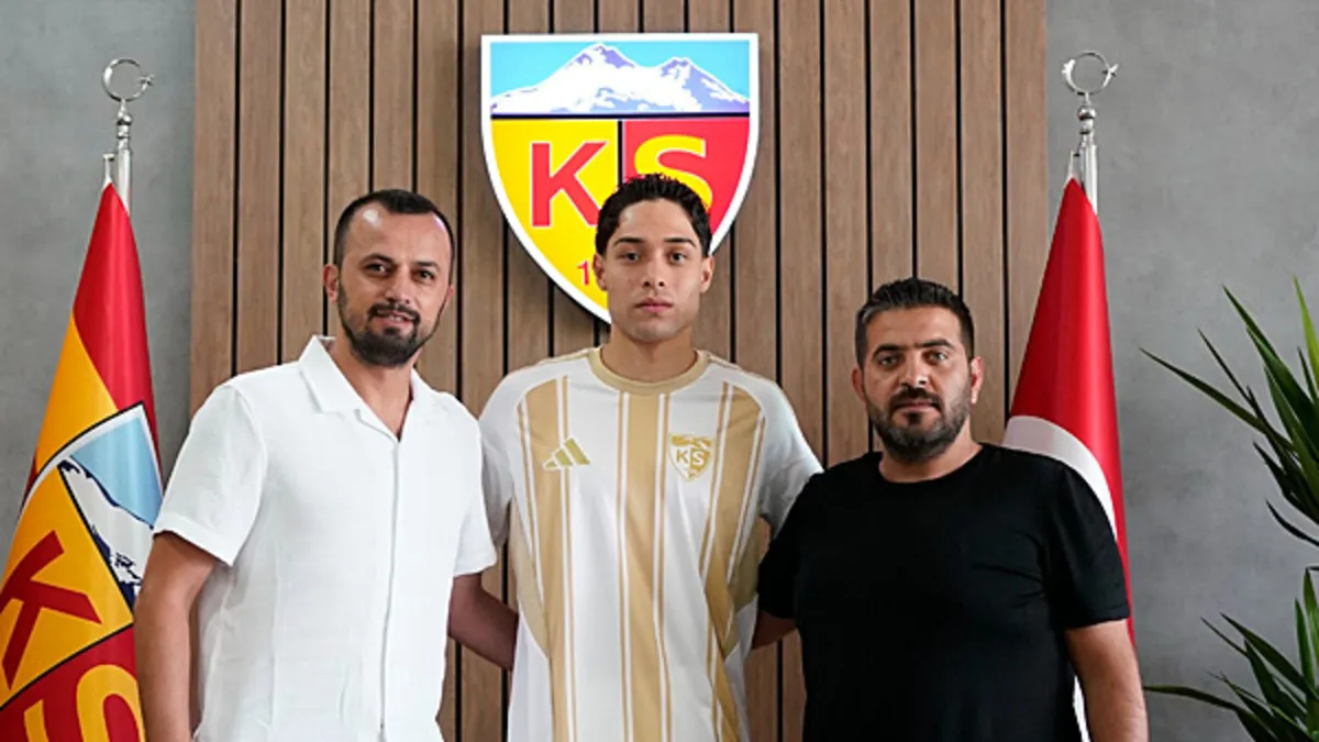 Kayserispor, Talha Sarıaslan ile 3 yıllık sözleşme imzaladı