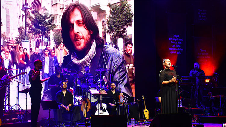 Kazım Koyuncu, 'Kazım'a Şarkılar Söylüyoruz' Konseriyle Anıldı