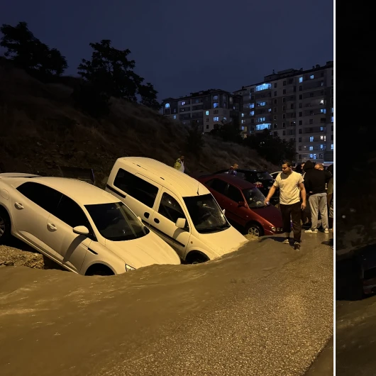 Keçiören'de Sağanak Sonrası Yol Çöktü: Park Halindeki Araçlar Çukura Gömüldü