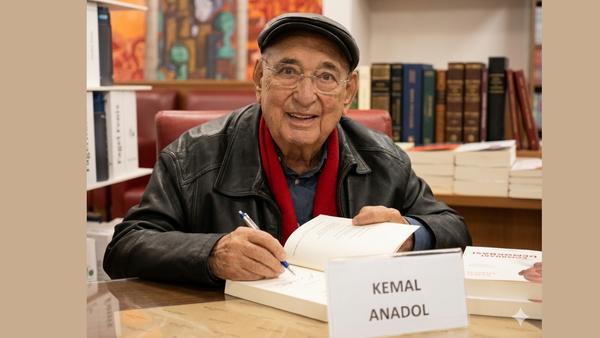 Kemal Anadol, 'Hoşça Kal Midilli!' Romanı için Ayvalık'ta