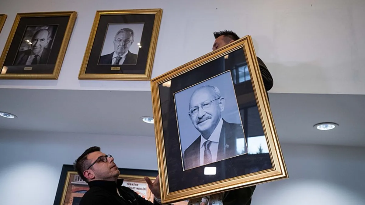 Kemal Kılıçdaroğlu yeniden genel başkan: CHP'de hareketli saatler