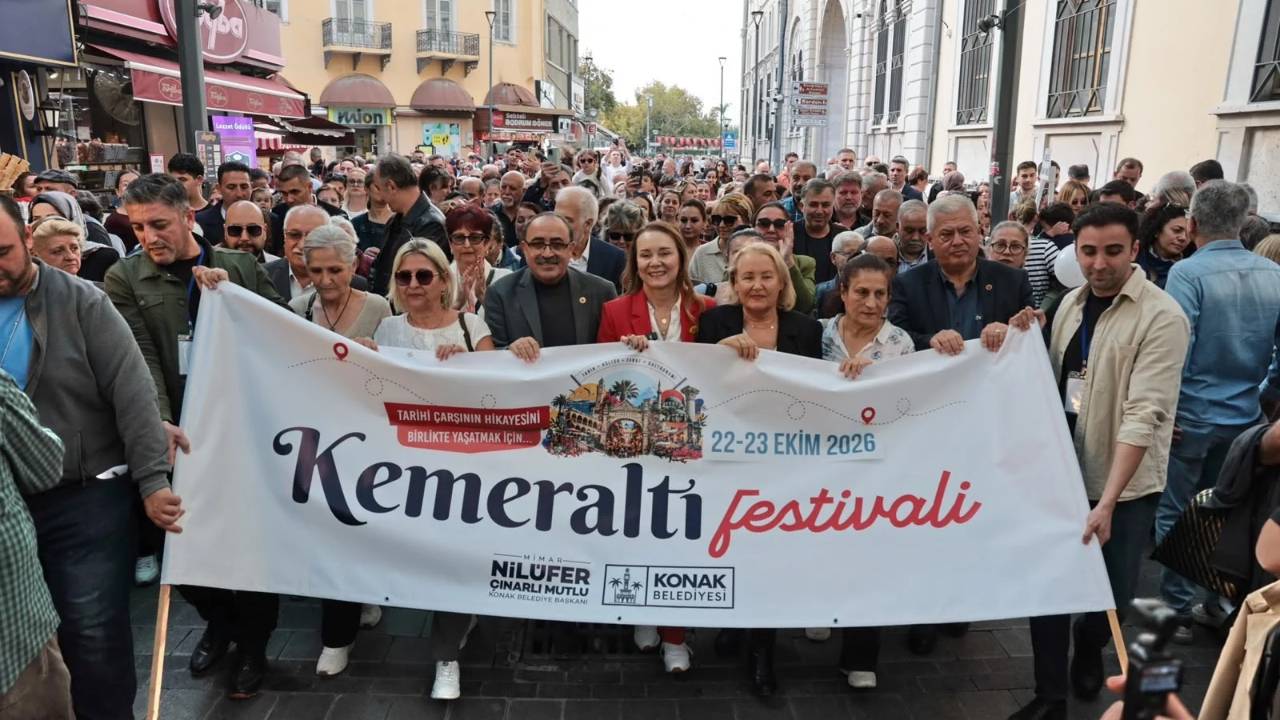 Kemeraltı Festivali Renkli Kortejle Başladı