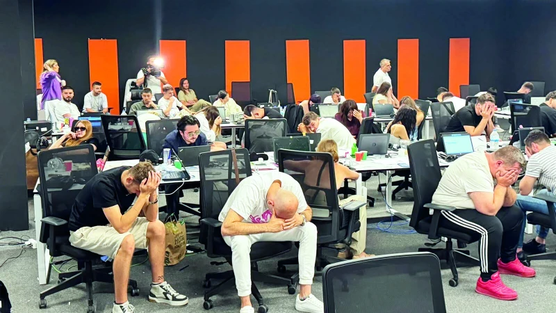 Kendilerini Polis Olarak Tanıtarak Avrupa’yı Dolandırdılar