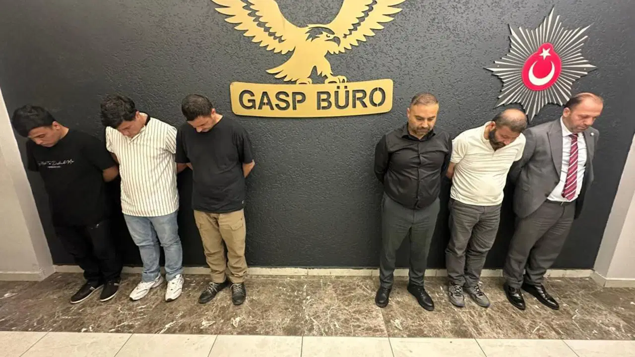 Kendini Cumhur İttifakı Ocakları Başkanı Tanıtan Ferhat Aydoğan ve 5 Şüpheli Gözaltında