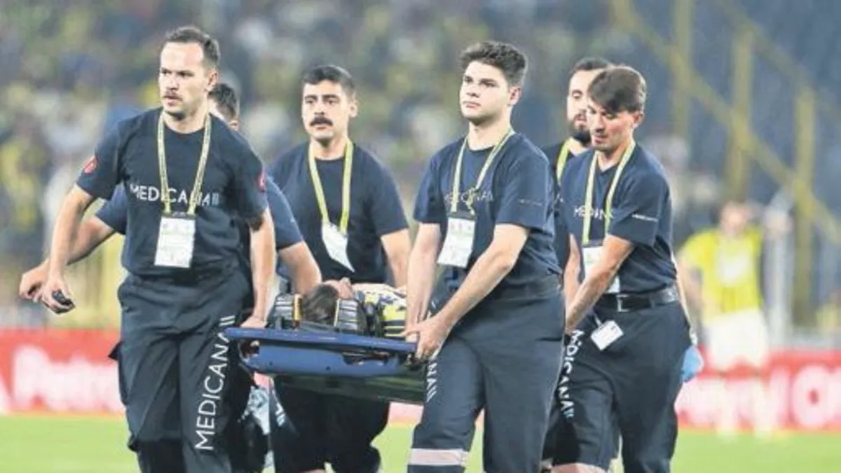 Kerem Aktürkoğlu Kafa Travması Geçirdi, Hastaneye Kaldırıldı