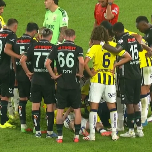 Kerem Aktürkoğlu Konyaspor Maçında Hastaneye Kaldırıldı