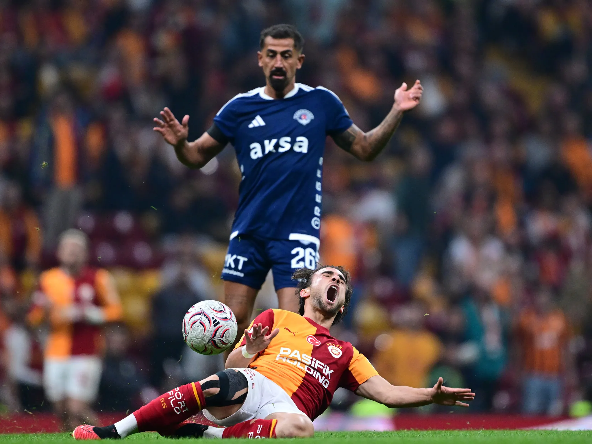 Kerem Demirbay'dan Galatasaray Taraftarına Özür: "Pişmanım