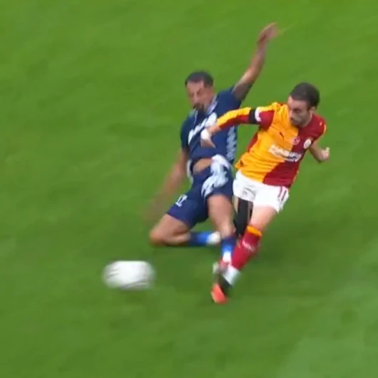 Kerem Demirbay'ın Yunus Akgün'e Müdahalesi Kırmızı Kart mı