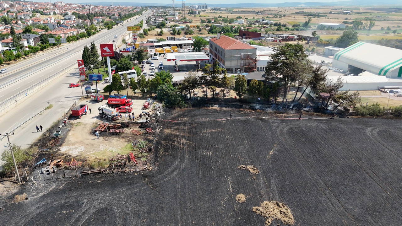 Keşan'da buğday tarlası yangını akaryakıt istasyonuna sıçramadan söndürüldü