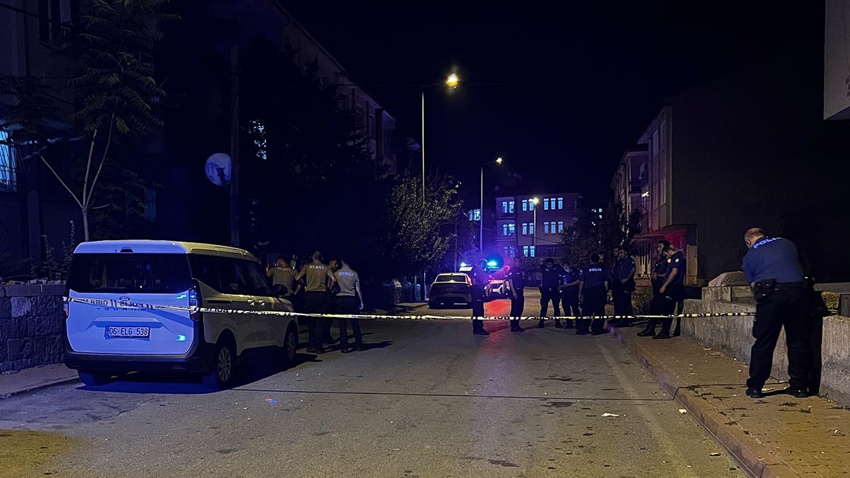 Keserle ev bastı, bıçakla yaralandı