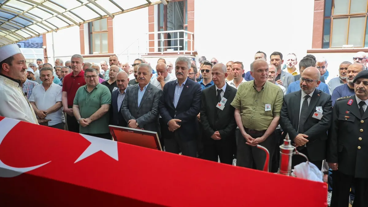 Kıbrıs Gazisi Cemil Müderrisoğlu dualarla son yolculuğuna uğurlandı