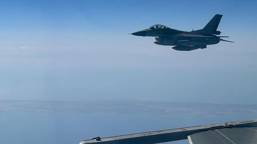 Kıbrıs güneyinde Türk hava eğitim uçuşu