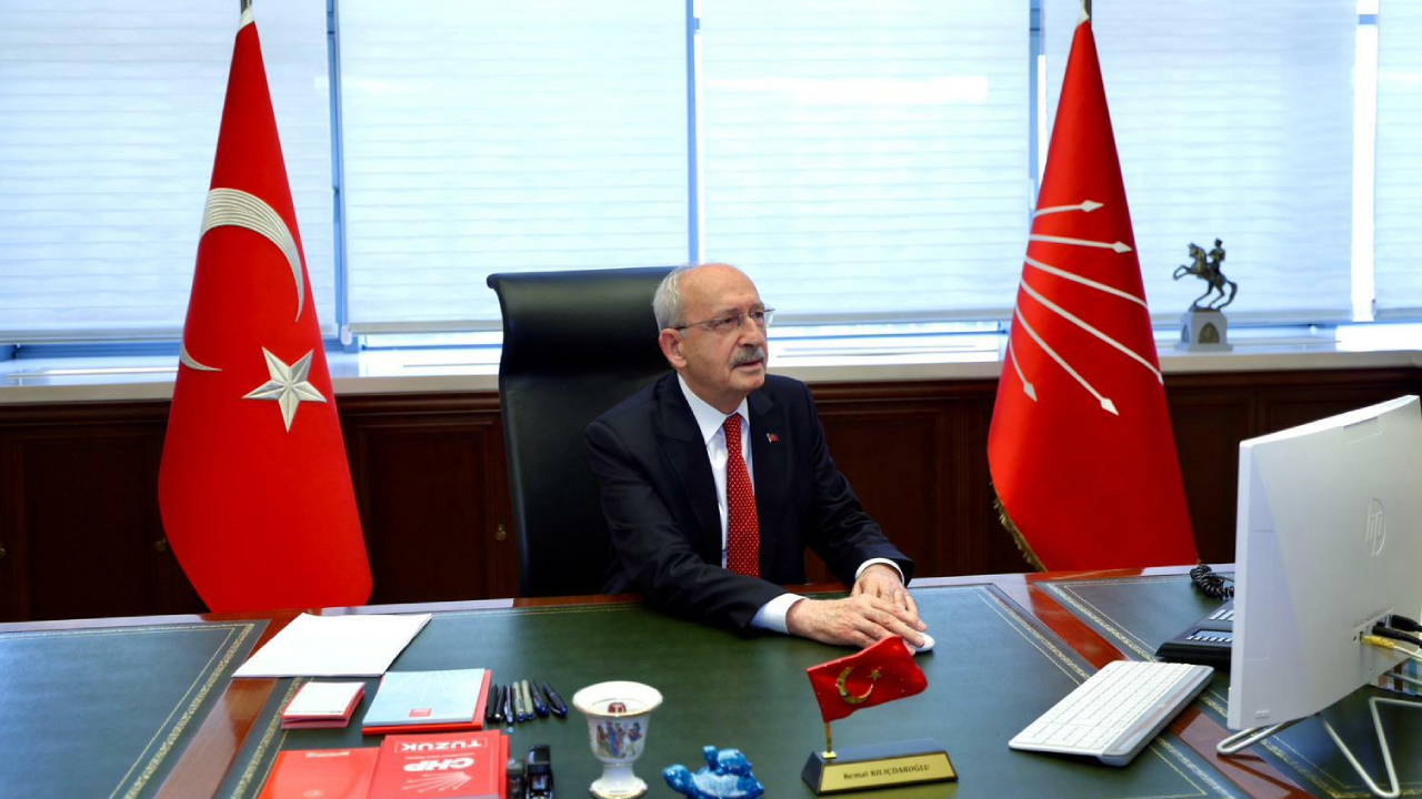 Kılıçdaroğlu 933 gün sonra CHP Genel Merkezi'ndeki makamında
