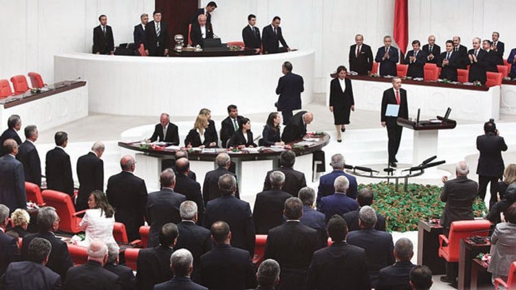 Kılıçdaroğlu'nun 'Ayağa Kalkmazdık' Sözlerine Eski Vekilden Fotoğraflı Cevap