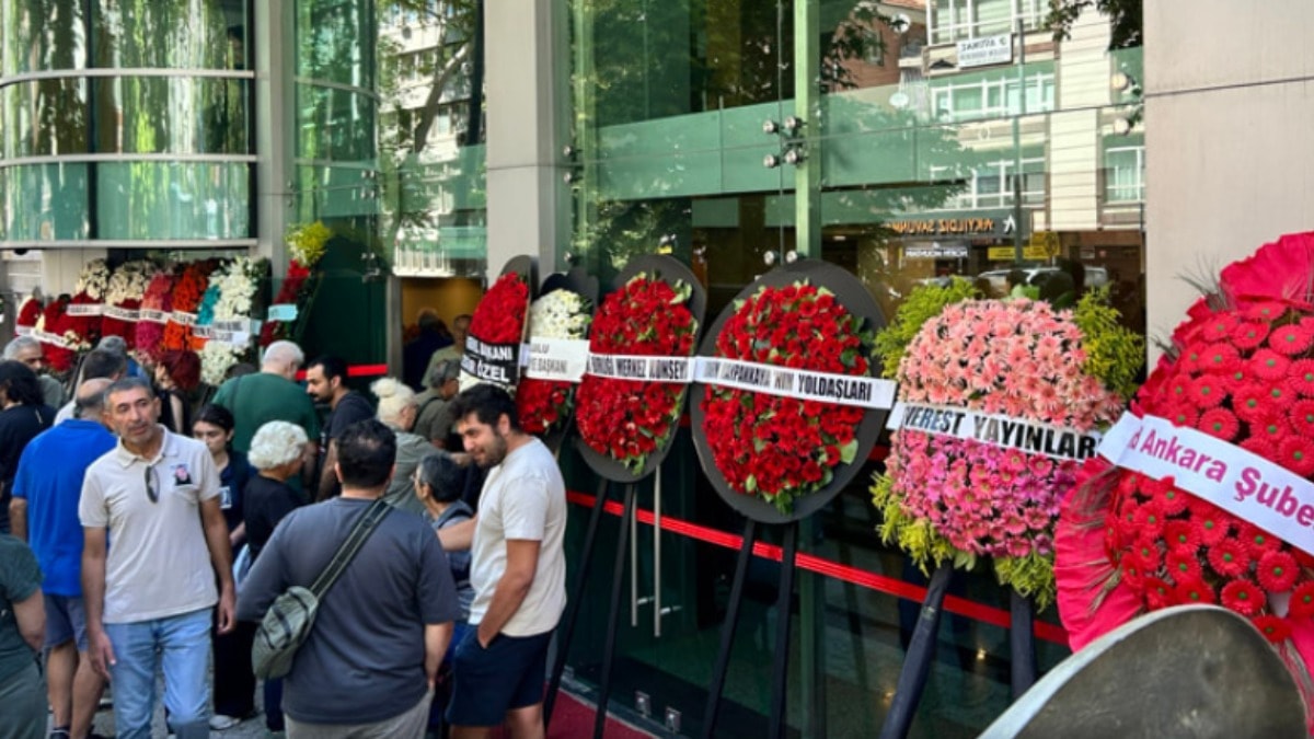 Kılıçdaroğlu'na cenazede çiçek şoku: Çiçekçi geri götürdü