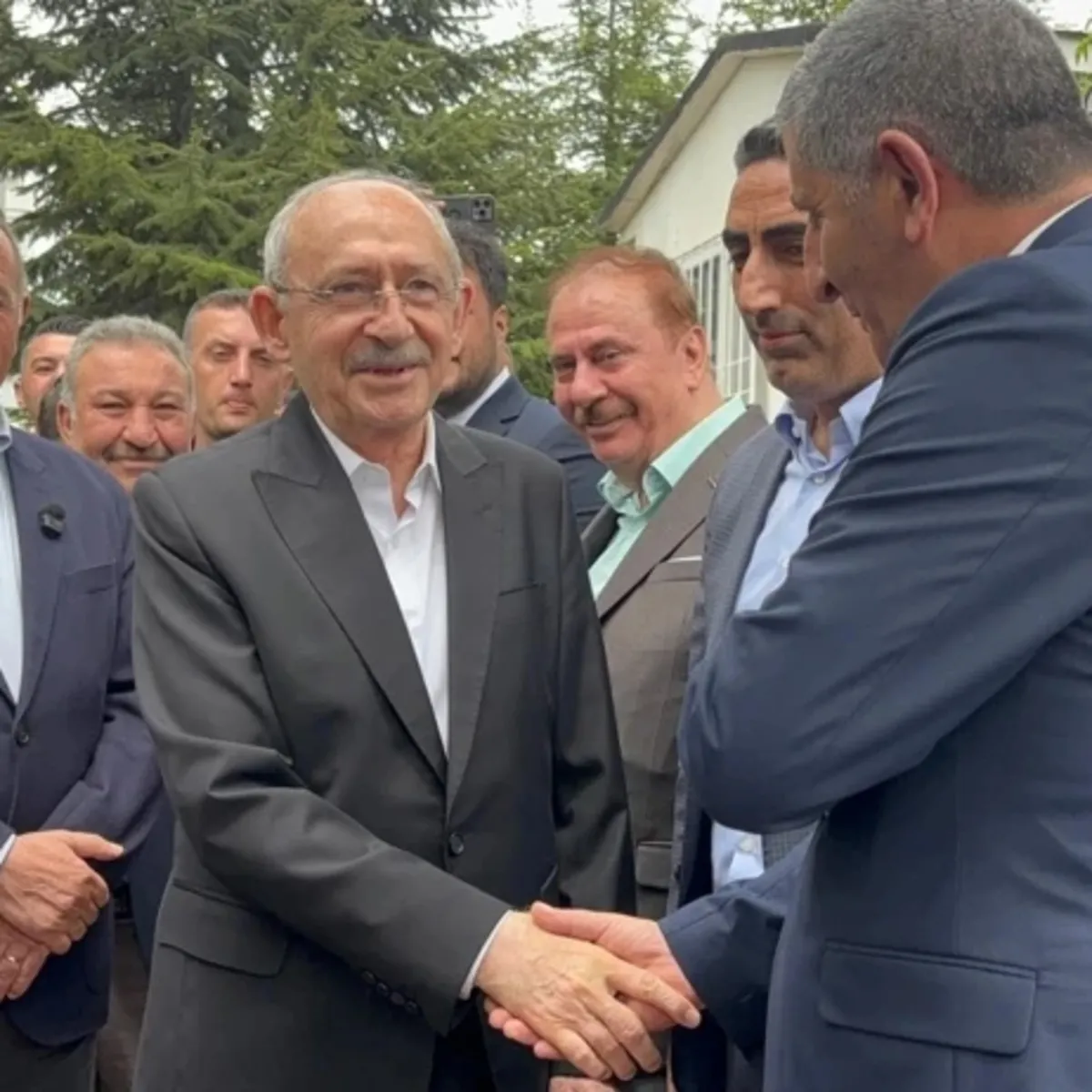 Kılıçdaroğlu'ndan Bayramlaşma: Gürsel Tekin ve Ekibi Konutta Buluştu